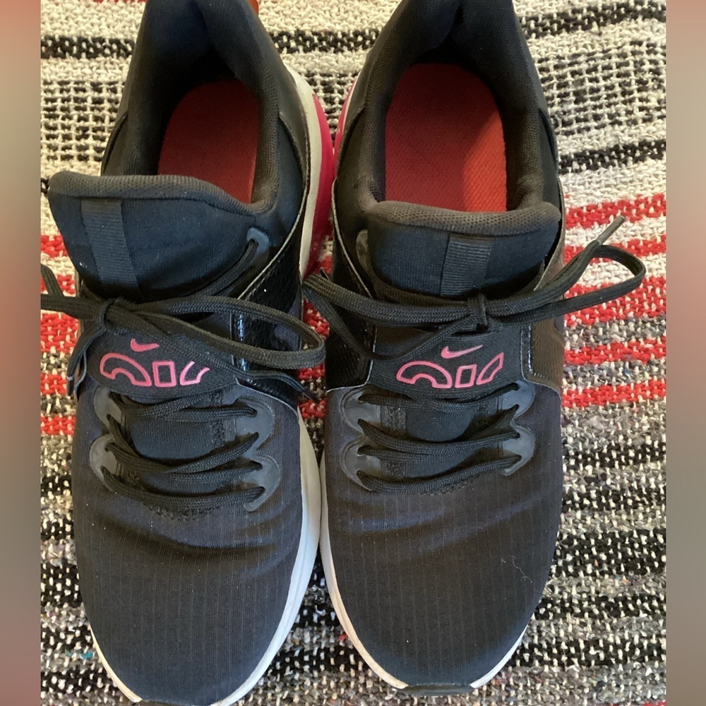 Nike Air Max Bella Tr 5 Training Shoes Women's Size 8.5  Black / Pink Rush
H4
